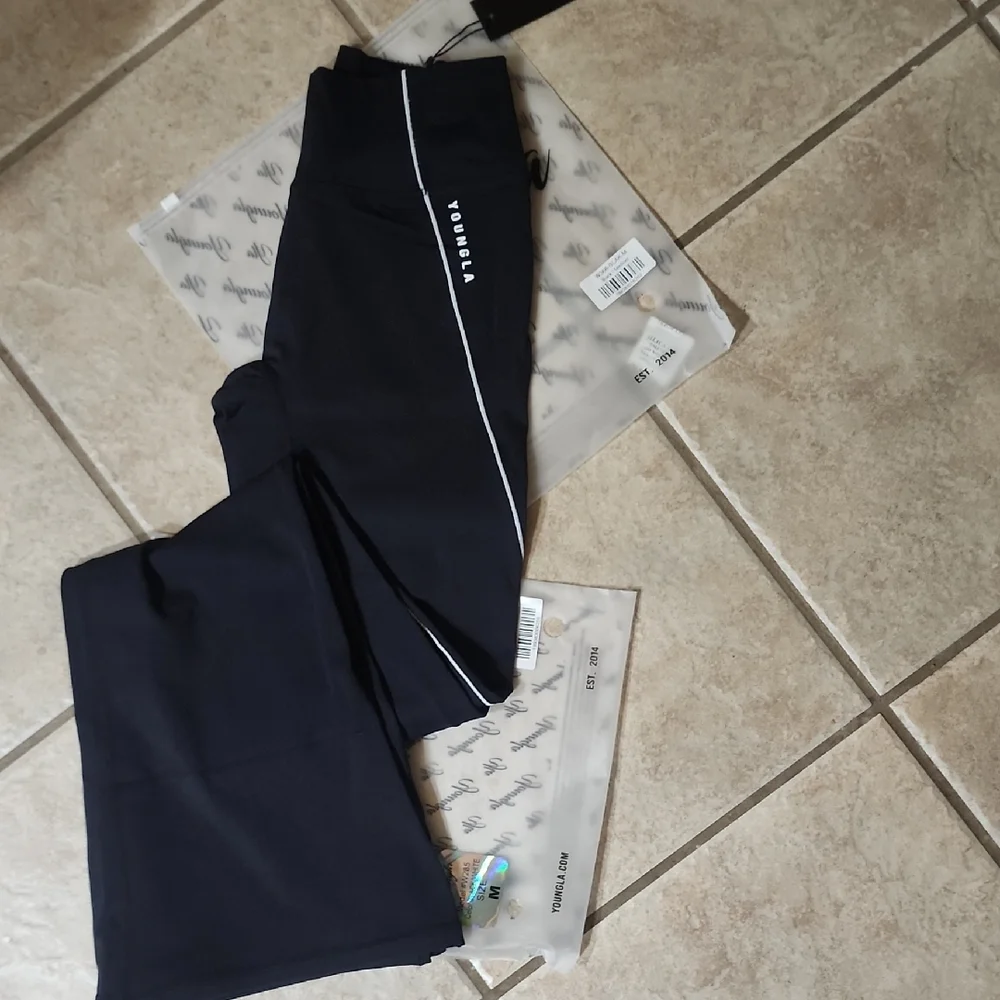 YoungLA Elevate Flare Set - Picture 4 of 5